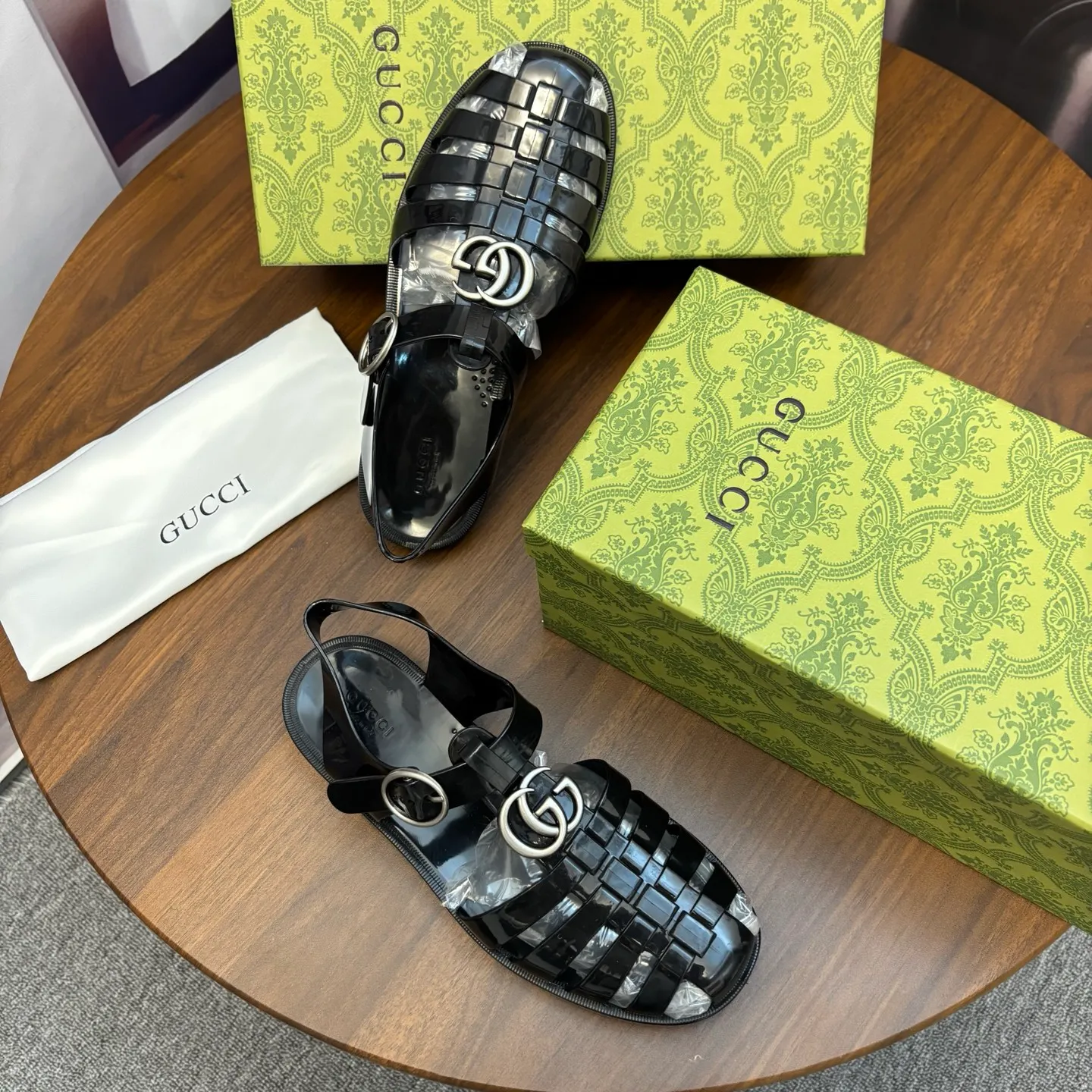 Men's shoes 260💰 [Gucci] Counter quality, top-quality original goods, real photos! Original TPU material, fine workmanship, comfortable; genuine 1:1 replica Size: 36 ~ 46 Half drag: 38 ~ 45